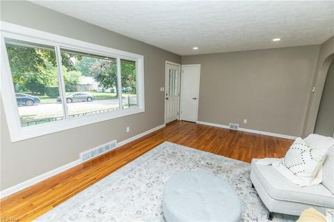 730 Clyde St, Akron, OH 44310 photo 4