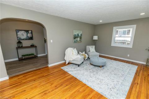 730 Clyde St, Akron, OH 44310 photo 2