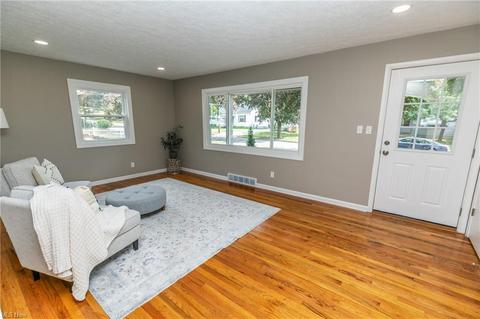 730 Clyde St, Akron, OH 44310 photo 3