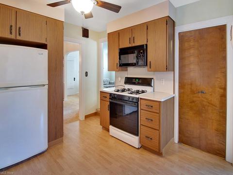 240 E 210th St, Euclid, OH 44123 photo 8