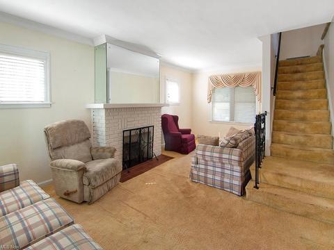 240 E 210th St, Euclid, OH 44123 photo 2