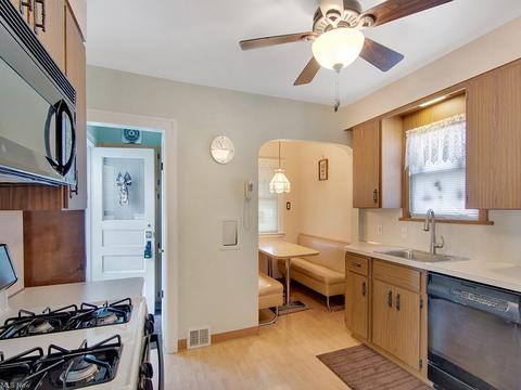 240 E 210th St, Euclid, OH 44123 photo 7