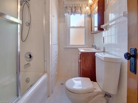 240 E 210th St, Euclid, OH 44123 photo 14