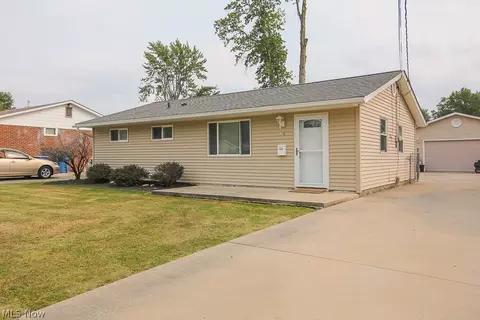 1946 E 37th St, Lorain, OH 44055 photo 2