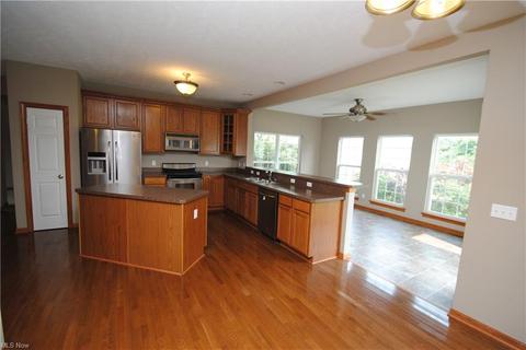 4561 Bellow Dr, Lorain, OH 44053 photo 4