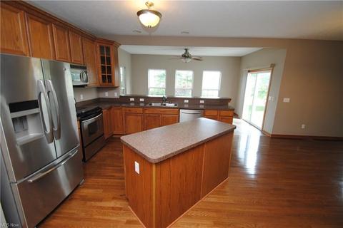4561 Bellow Dr, Lorain, OH 44053 photo 3