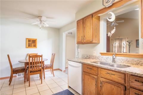 456 Como St, Struthers, OH 44471 photo 5