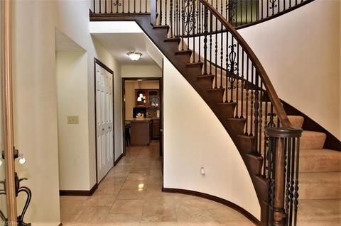 37285 Valley Forge Dr, Solon, OH 44139 photo 2