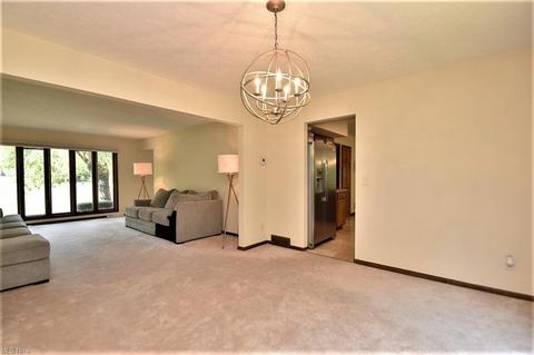 37285 Valley Forge Dr, Solon, OH 44139 photo 7