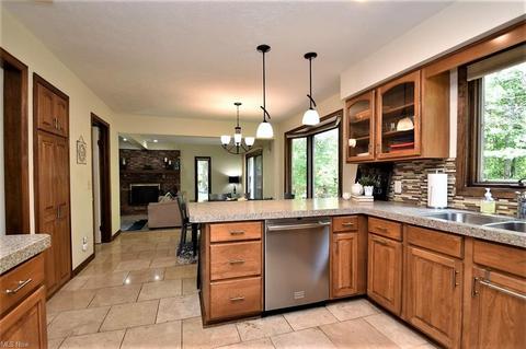 37285 Valley Forge Dr, Solon, OH 44139 photo 8