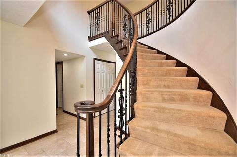 37285 Valley Forge Dr, Solon, OH 44139 photo 4