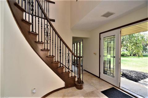 37285 Valley Forge Dr, Solon, OH 44139 photo 3