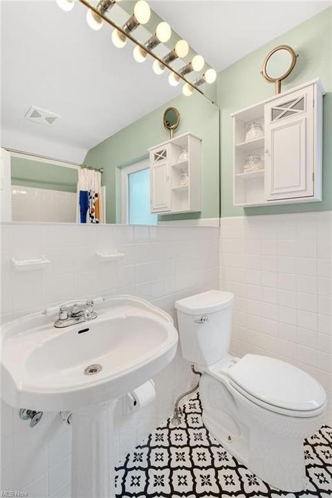 90 E 216th St, Euclid, OH 44123 photo 4