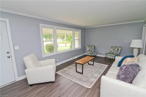 469 Jaronte Dr, Youngstown, OH 44512 photo 5