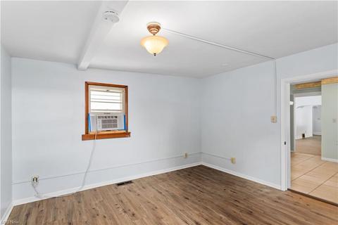 365 Columbus St, Elyria, OH 44035 photo 16