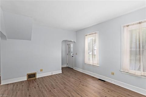 365 Columbus St, Elyria, OH 44035 photo 5