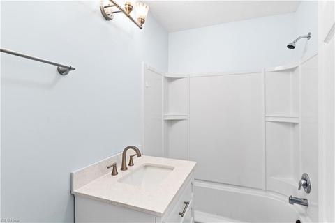 365 Columbus St, Elyria, OH 44035 photo 12