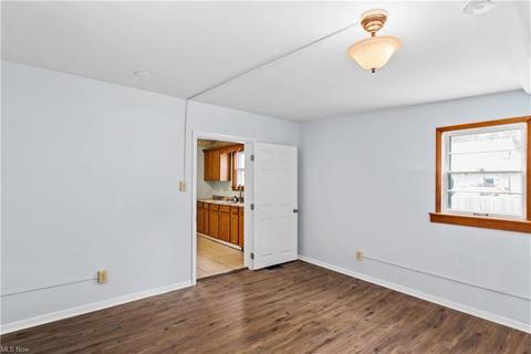 365 Columbus St, Elyria, OH 44035 photo 17