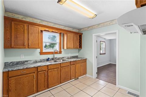 365 Columbus St, Elyria, OH 44035 photo 13