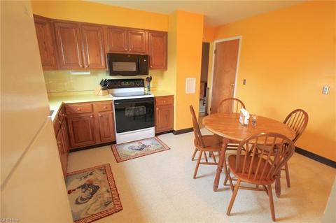 1943 David Ave, Parma, OH 44134 photo 11