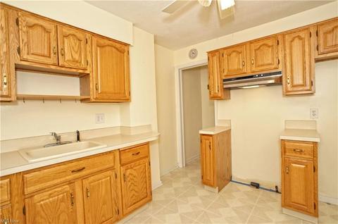 484 E 222nd St, Euclid, OH 44123 photo 17