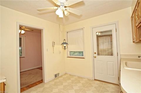484 E 222nd St, Euclid, OH 44123 photo 15
