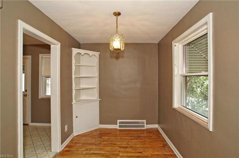 484 E 222nd St, Euclid, OH 44123 photo 7