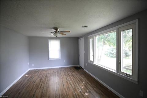 361 Wesley Ave, Elyria, OH 44035 photo 2