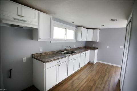 361 Wesley Ave, Elyria, OH 44035 photo 9
