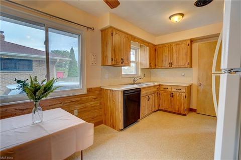 1225 Maple Dr, Parma, OH 44134 photo 15