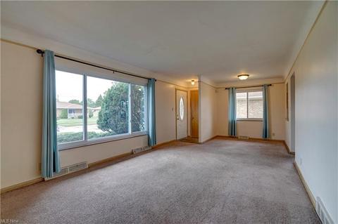 1225 Maple Dr, Parma, OH 44134 photo 8