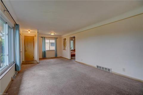1225 Maple Dr, Parma, OH 44134 photo 9