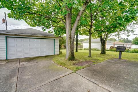 1225 Maple Dr, Parma, OH 44134 photo 6