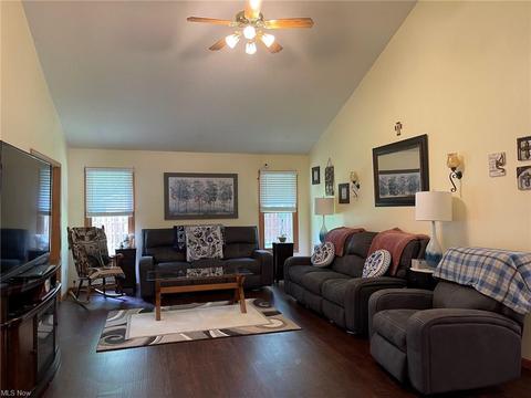 596 Bayberry Dr, Elyria, OH 44035 photo 4