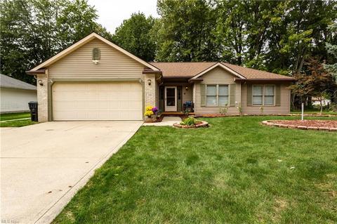 596 Bayberry Dr, Elyria, OH 44035 photo 2