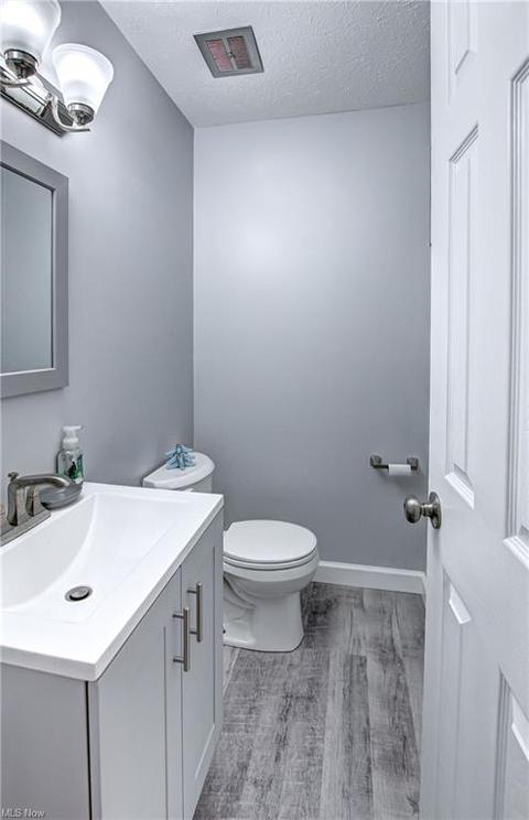 11230 Gross Dr, Parma, OH 44130 photo 6