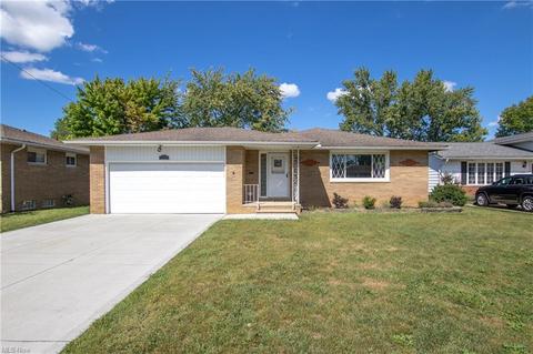 11230 Gross Dr, Parma, OH 44130 photo 1