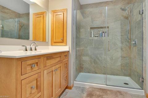 1222 Stonebridge Dr, Willoughby, OH 44094 photo 8
