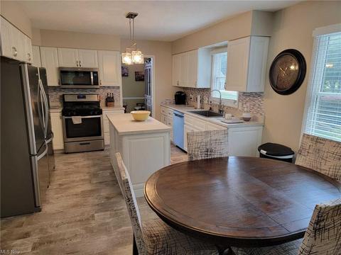 3287 Malory Cir NW, Canton, OH 44708 photo 8
