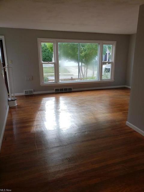 91 E 206th St, Euclid, OH 44123 photo 6