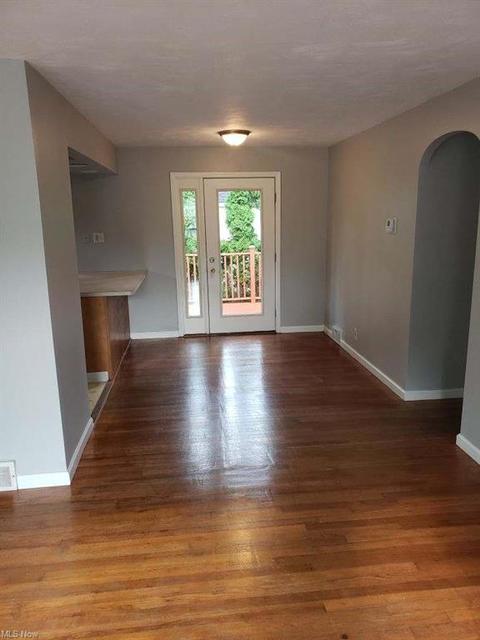91 E 206th St, Euclid, OH 44123 photo 3