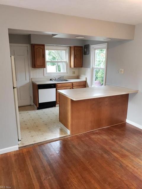 91 E 206th St, Euclid, OH 44123 photo 2