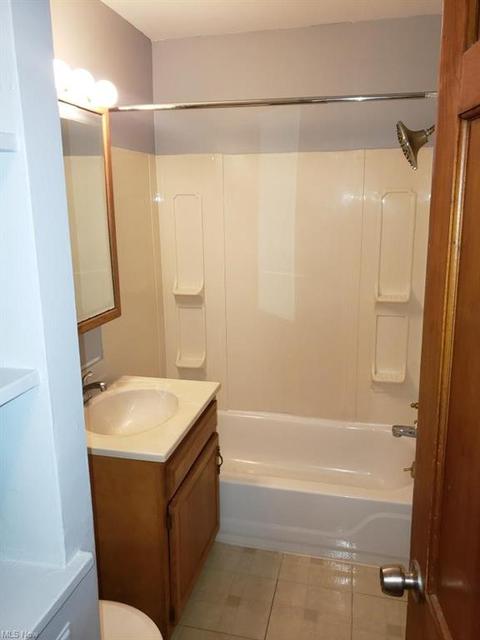 91 E 206th St, Euclid, OH 44123 photo 4