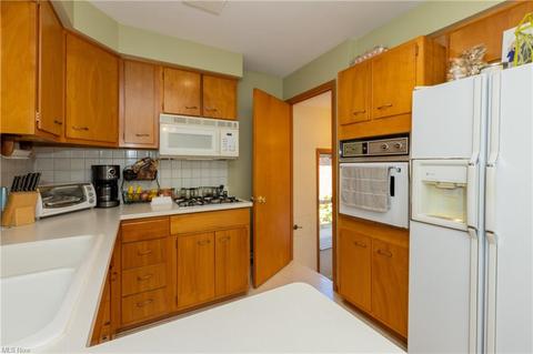 1826 Rush Rd, Wickliffe, OH 44092 photo 4
