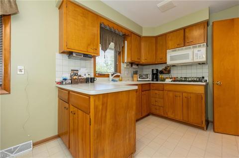 1826 Rush Rd, Wickliffe, OH 44092 photo 2