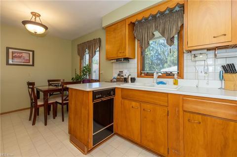 1826 Rush Rd, Wickliffe, OH 44092 photo 6
