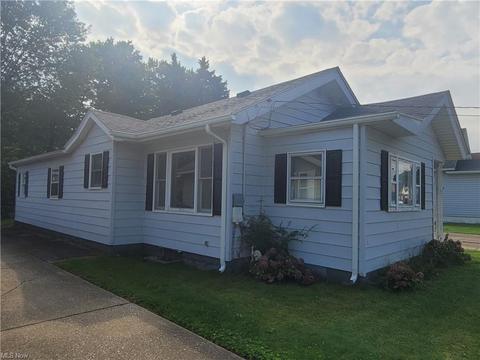 616 Mill St, Conneaut, OH 44030 photo 2