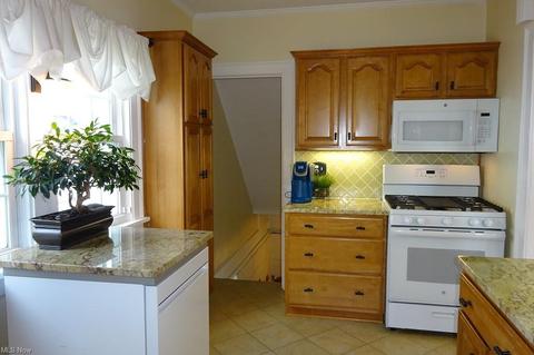 7007 Hampstead Ave, Parma, OH 44129 photo 12