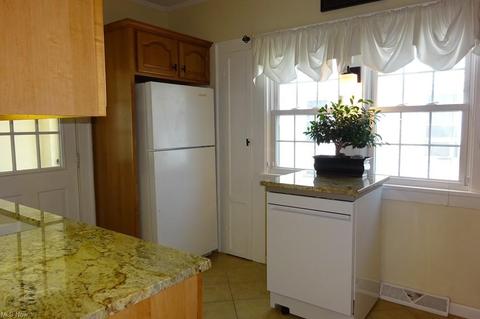 7007 Hampstead Ave, Parma, OH 44129 photo 8