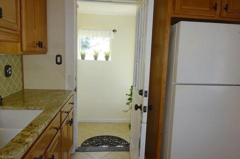 7007 Hampstead Ave, Parma, OH 44129 photo 10
